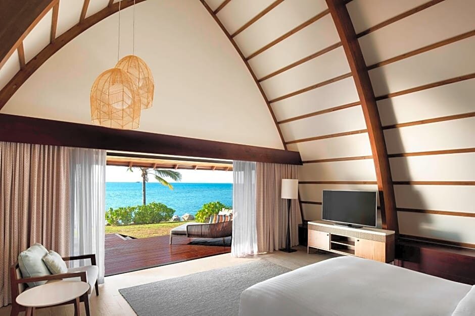 Двухместная Bure Villa Royal oceanfront Fiji Marriott Resort Momi Bay