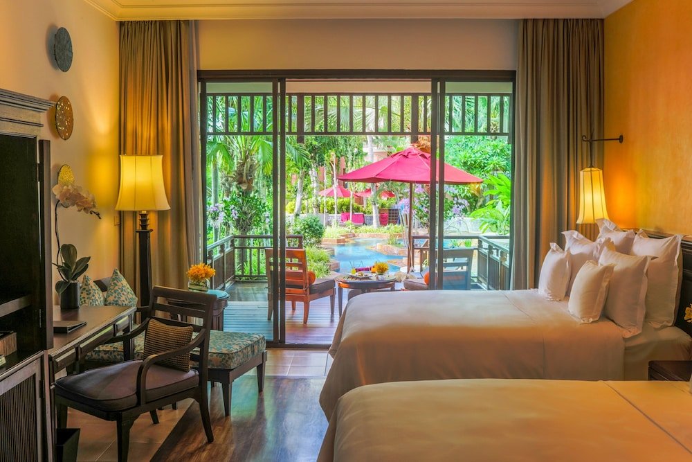 Двухместный номер Premium с балконом и с видом на сад InterContinental Pattaya Resort, an IHG Hotel