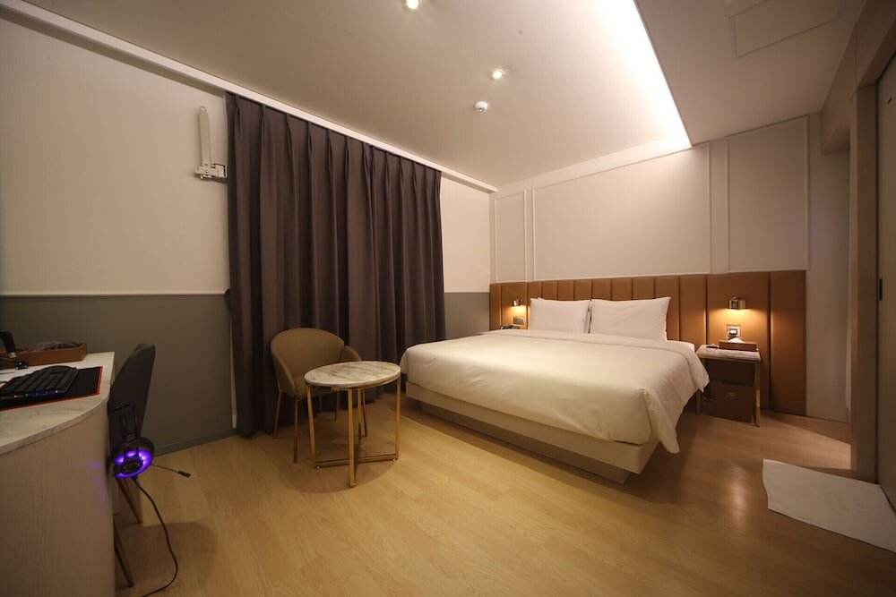Standard room H Avenue Hotel