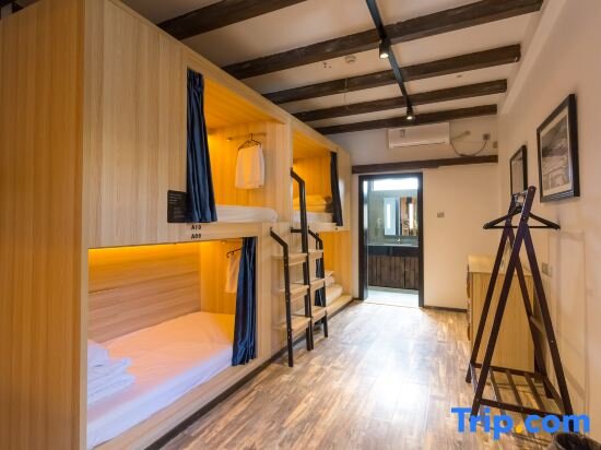 Кровать в общем номере Desti Youth Park International Hostel