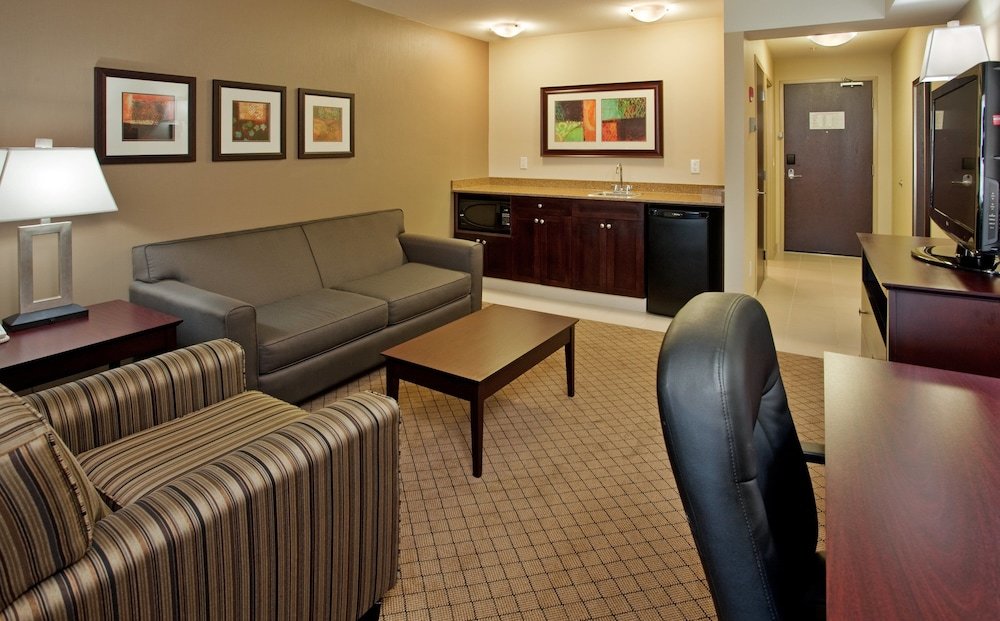 Premium room Holiday Inn Hotel and Suites-Kamloops, an IHG Hotel