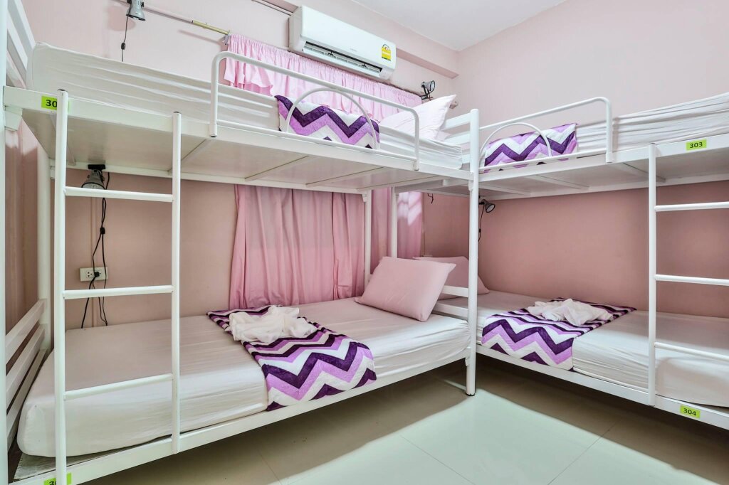 Кровать в общем номере Mascot Hostel Bangkok