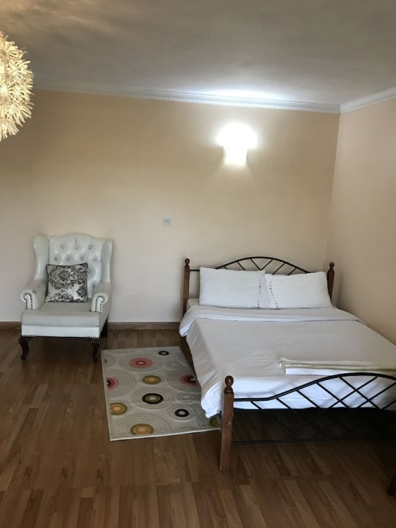 Standard Doppel Zimmer mit Gartenblick Runda Serene Accomodation