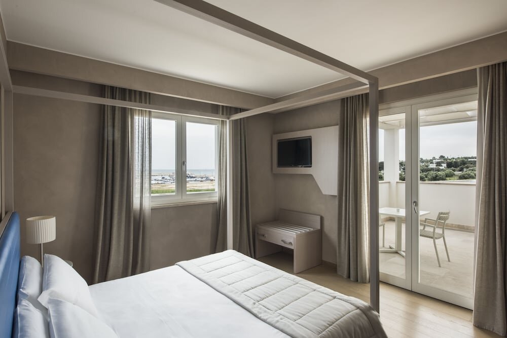 Двухместный номер Deluxe c 1 комнатой с видом на бассейн Cala Ponte Hotel