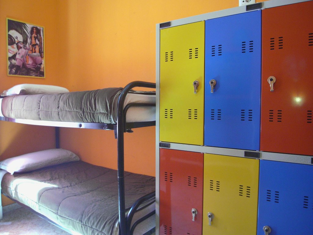 Кровать в общем номере Hostel California