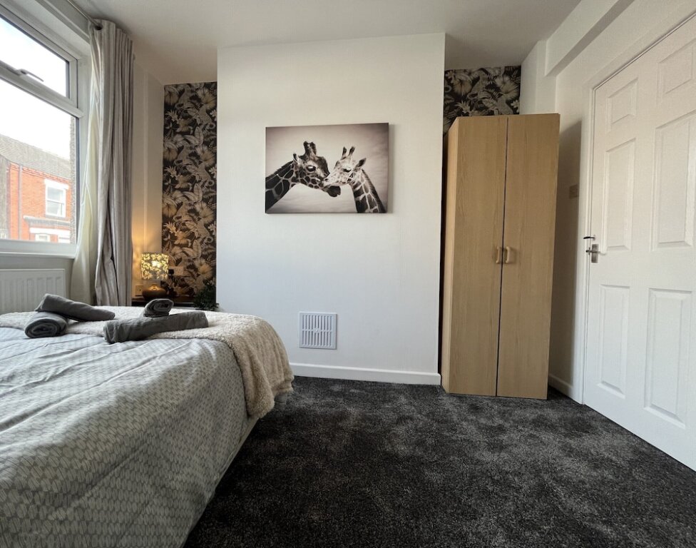 Comfort Cottage Modernised Central Wigan Townhouse Sleeps up to 6