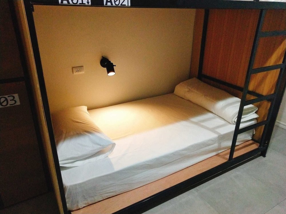 Кровать в общем номере Cha Cha Cha