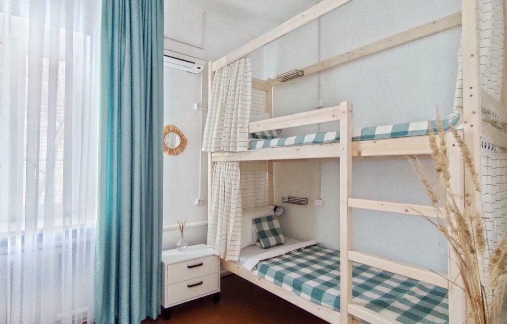 Кровать в общем номере (мужской номер) Арт-хостел