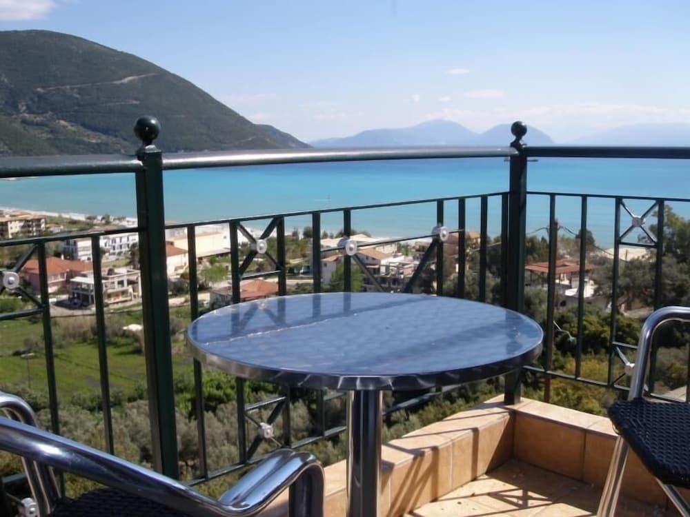 Студия с балконом и с видом на море Katerina Lefkada