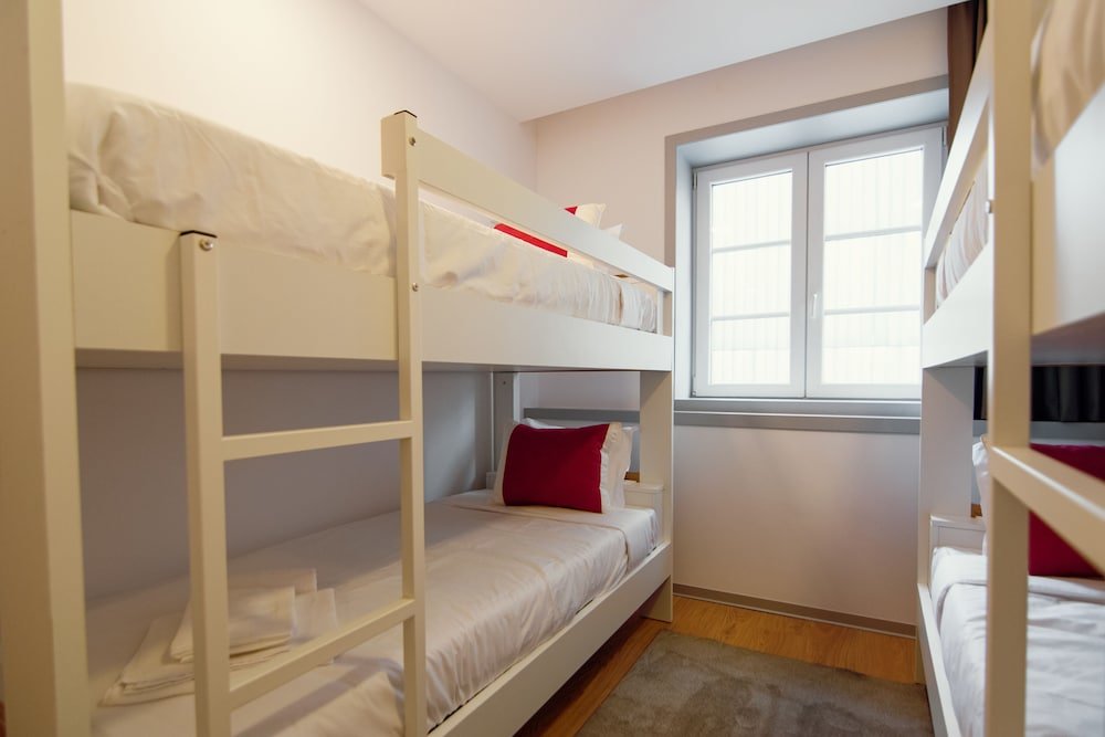 Кровать в общем номере (женский номер) Centro de Juventude de Braga - Hostel