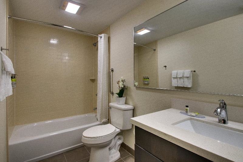 Двухместный люкс с 2 комнатами Candlewood Suites - Wichita East, an IHG Hotel