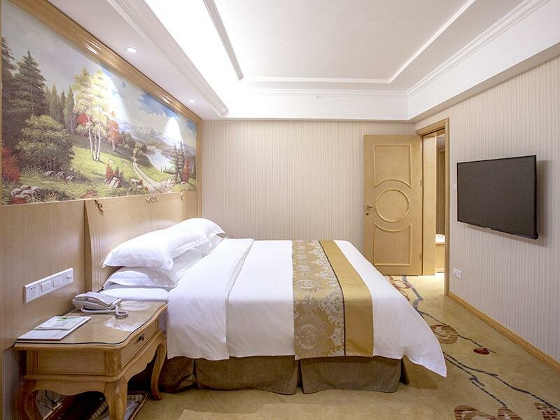 Deluxe Suite Vienna Hotel (Chengdu Dafeng Metro Station)
