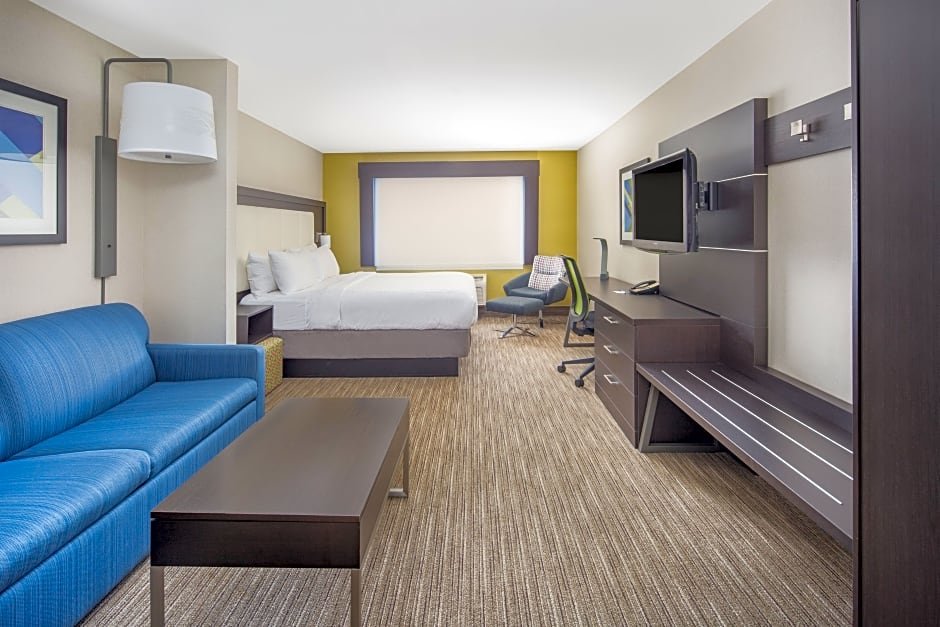 Standard suite Holiday Inn Express Hotel & Suites Bishop, an IHG Hotel