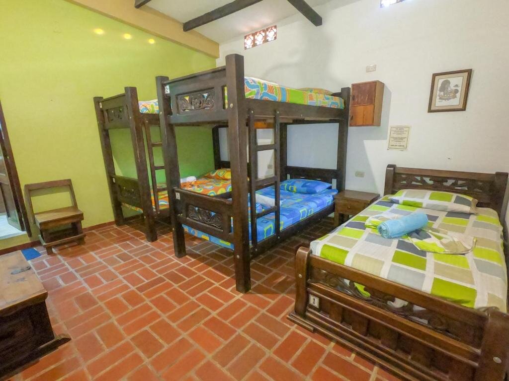 Кровать в общем номере (мужской номер) Hostal La Casa de Felipe