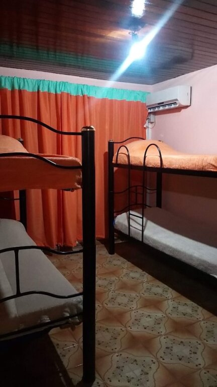 Кровать в общем номере Flowers hostel