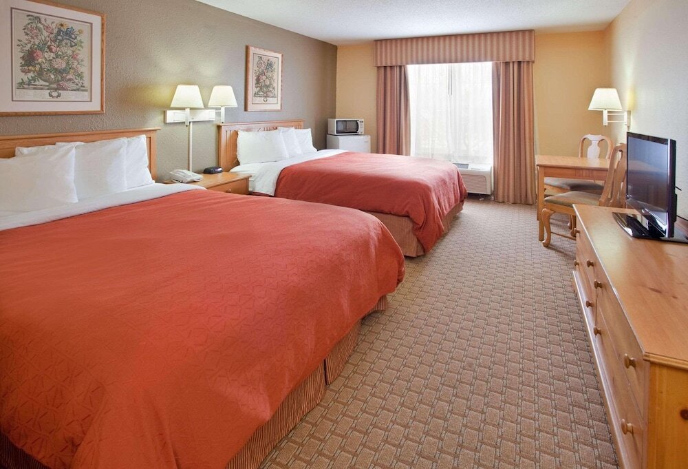 Четырёхместный номер Standard Country Inn & Suites by Radisson, Bloomington-Normal West, IL
