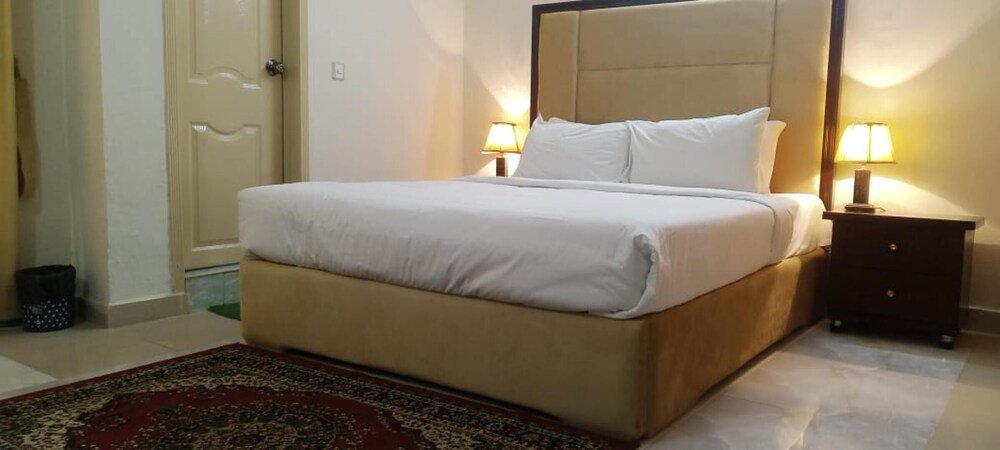 Apartment Impeccable 3-bed Apartment in Lahore