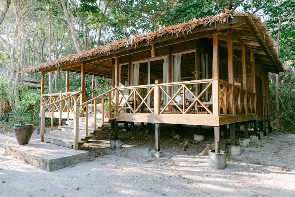 Люкс Отель Boulder Bay Eco Resort - Nga Khin Nyo Gyee Island