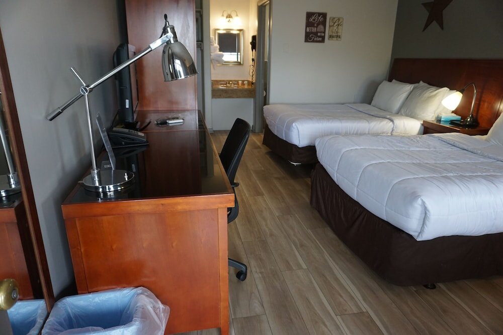 Четырёхместный номер Standard Harvest Drive Family Inn - Renovated Rooms