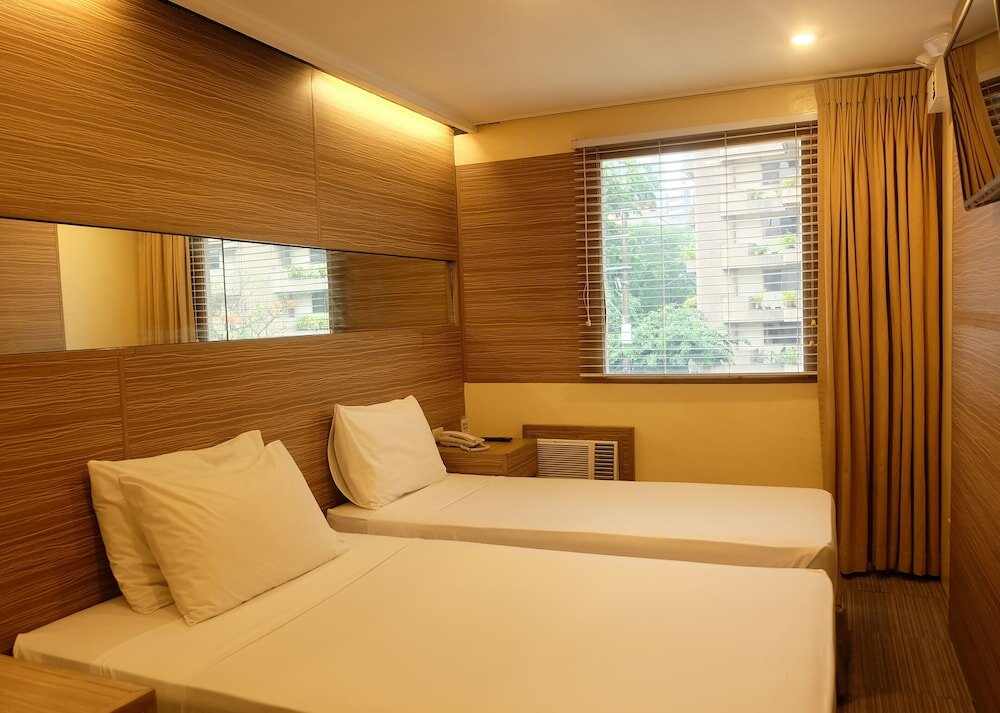 Deluxe Triple room Spaces By Eco Hotel