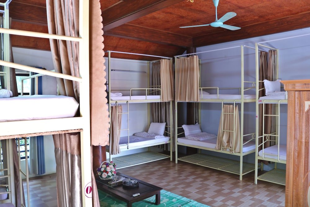 Кровать в общем номере с балконом Hang Mua Valley Homestay
