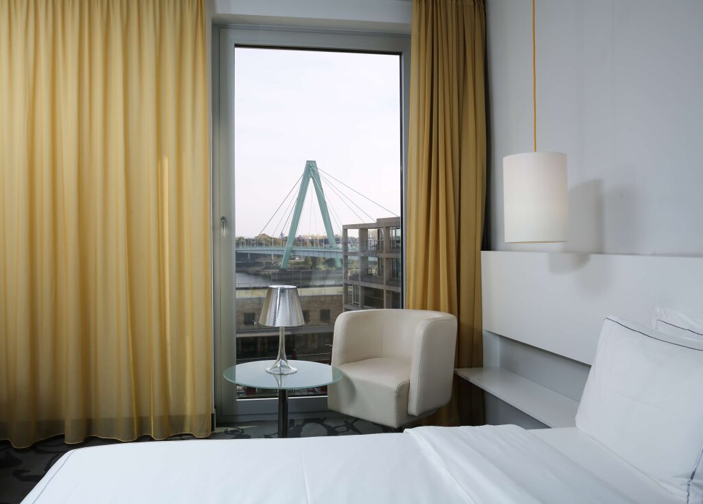 Люкс c 1 комнатой с видом на гавань art'otel cologne, Powered by Radisson Hotels
