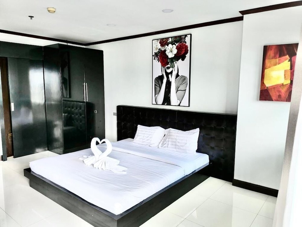 Standard Zimmer 1 Schlafzimmer mit Balkon Patong Tower 1.1 Patong Beach by PHR