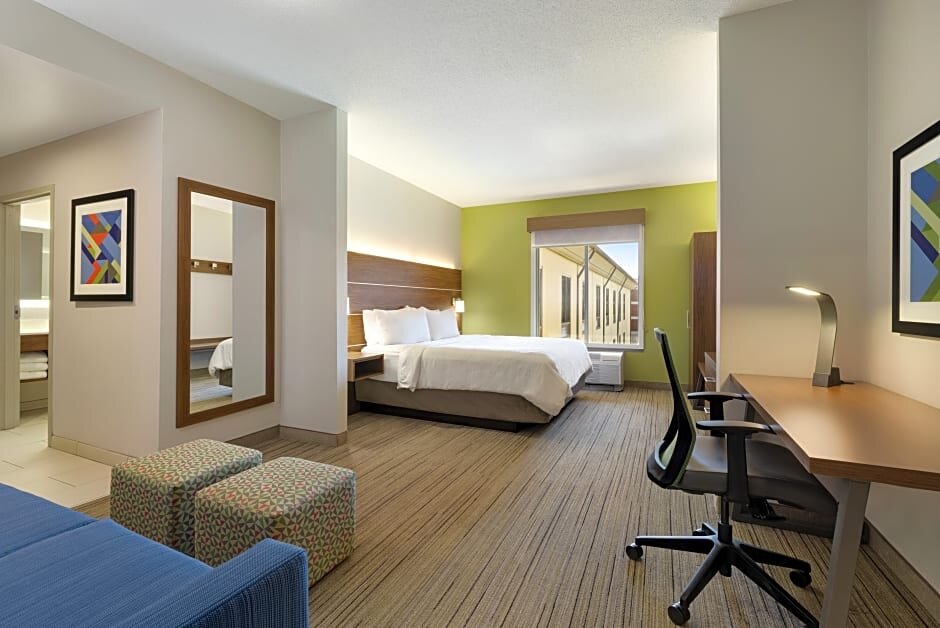 Двухместный люкс c 1 комнатой Holiday Inn Express Hotel & Suites Opelika Auburn, an IHG Hotel
