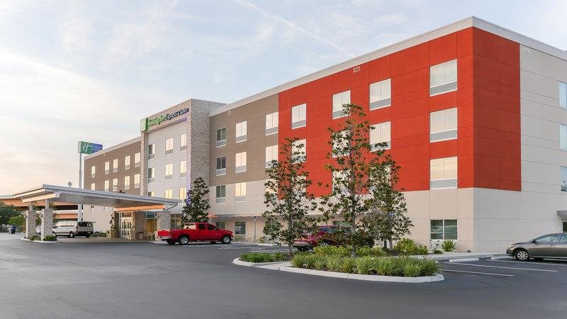 Junior Suite Holiday Inn Express & Suites - Tampa East - Ybor City, an IHG Hotel