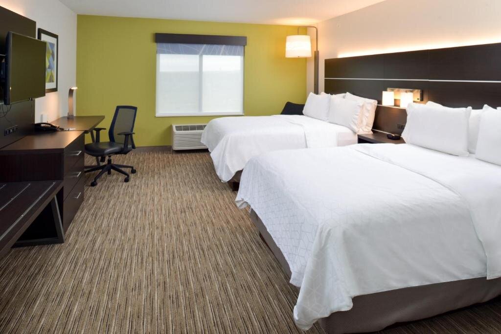 Двухместный номер Deluxe Holiday Inn Express & Suites Pueblo, an IHG Hotel