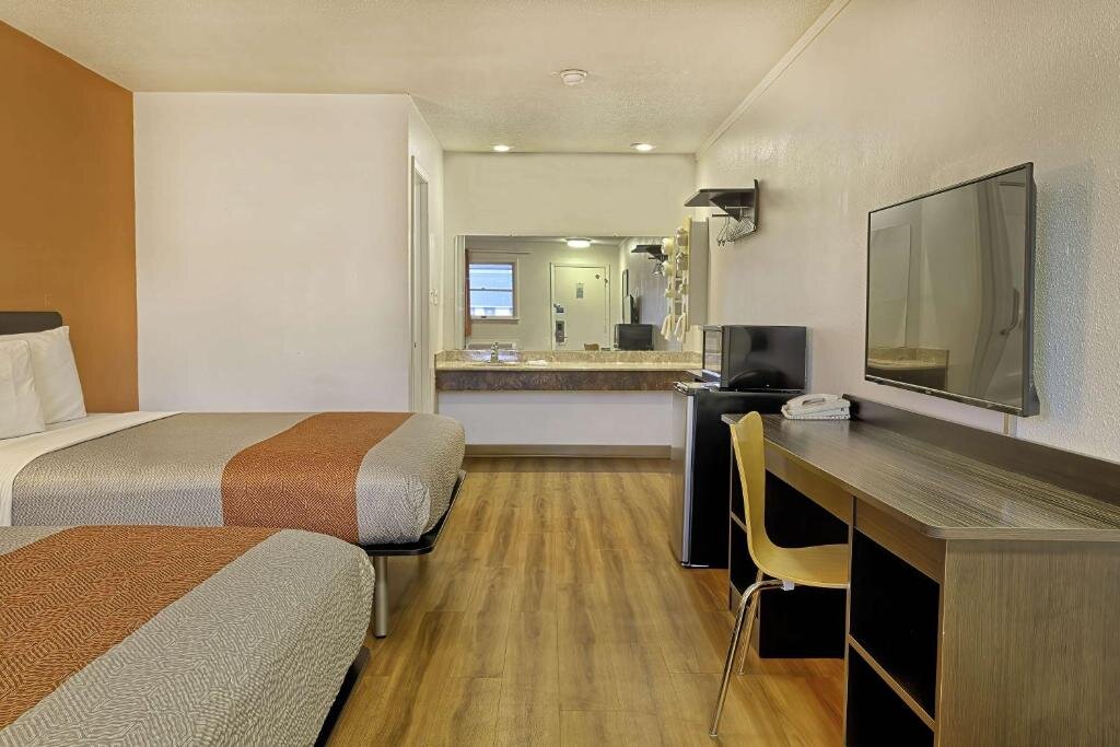 Standard room Motel 6-Sullivan, MO