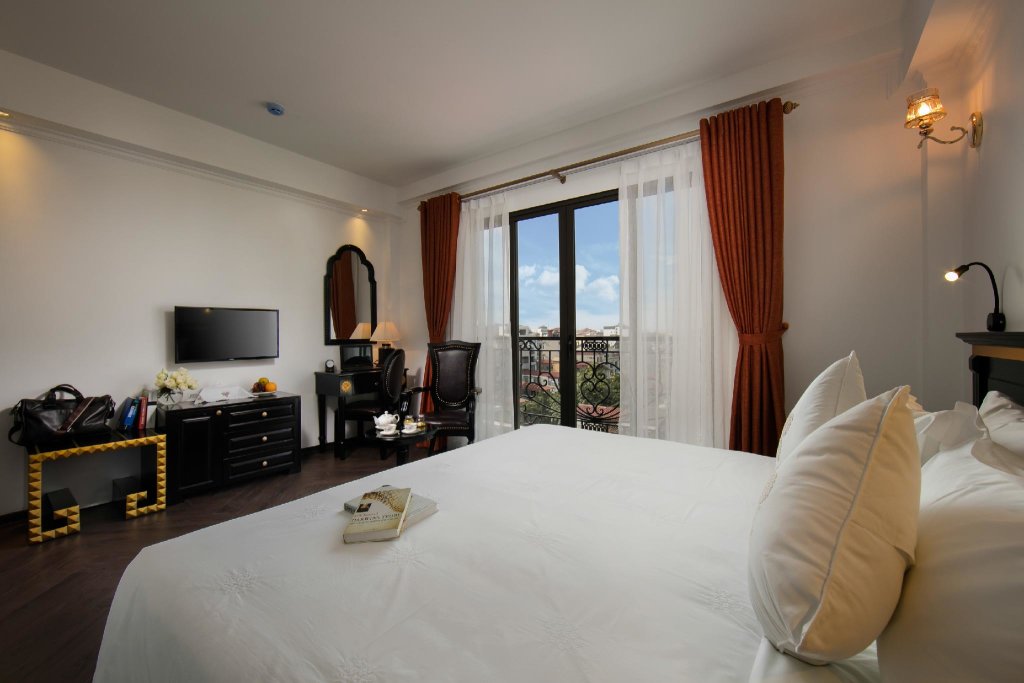 Номер Executive с балконом Hanoi Center Silk Premium Hotel & Spa & Travel