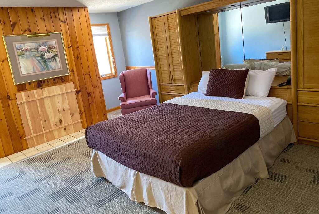 Doppel Suite Travelodge by Wyndham Lincoln Near White Mountain