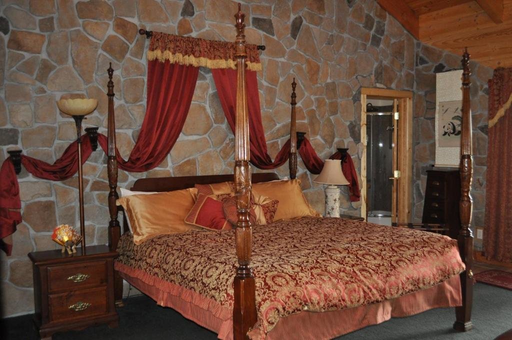 Deluxe Double Suite Elkwood Manor Bed & Breakfast