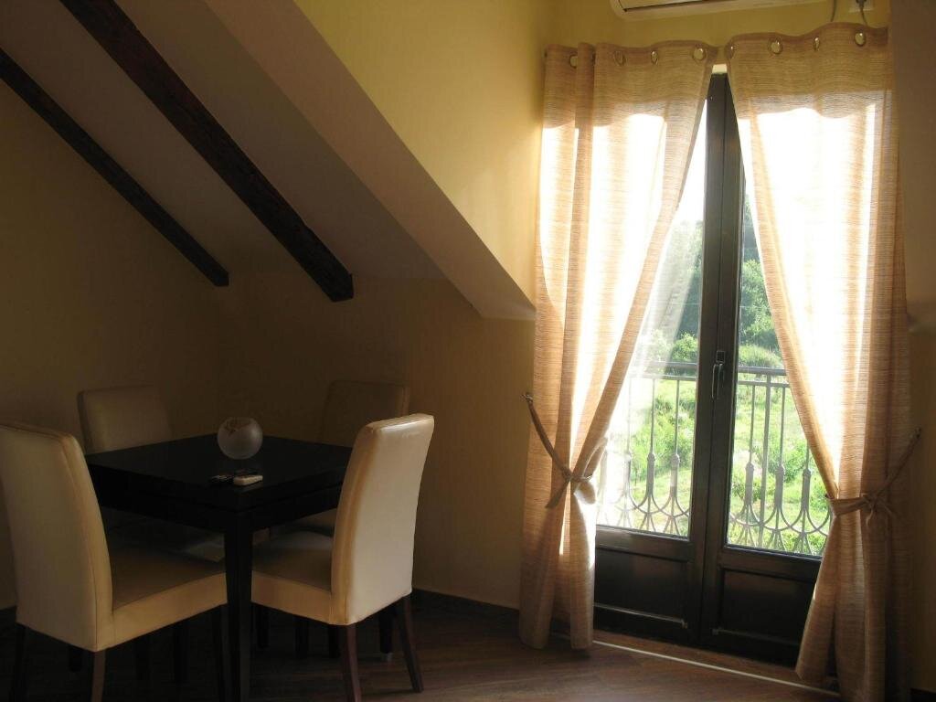 Estudio dúplex con balcón Apartments Ivetić