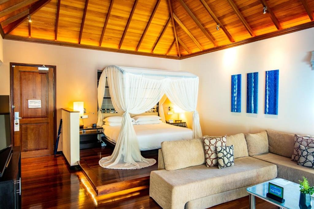 Pool Villa Deluxe beachfront Hilton Seychelles Labriz Resort & Spa