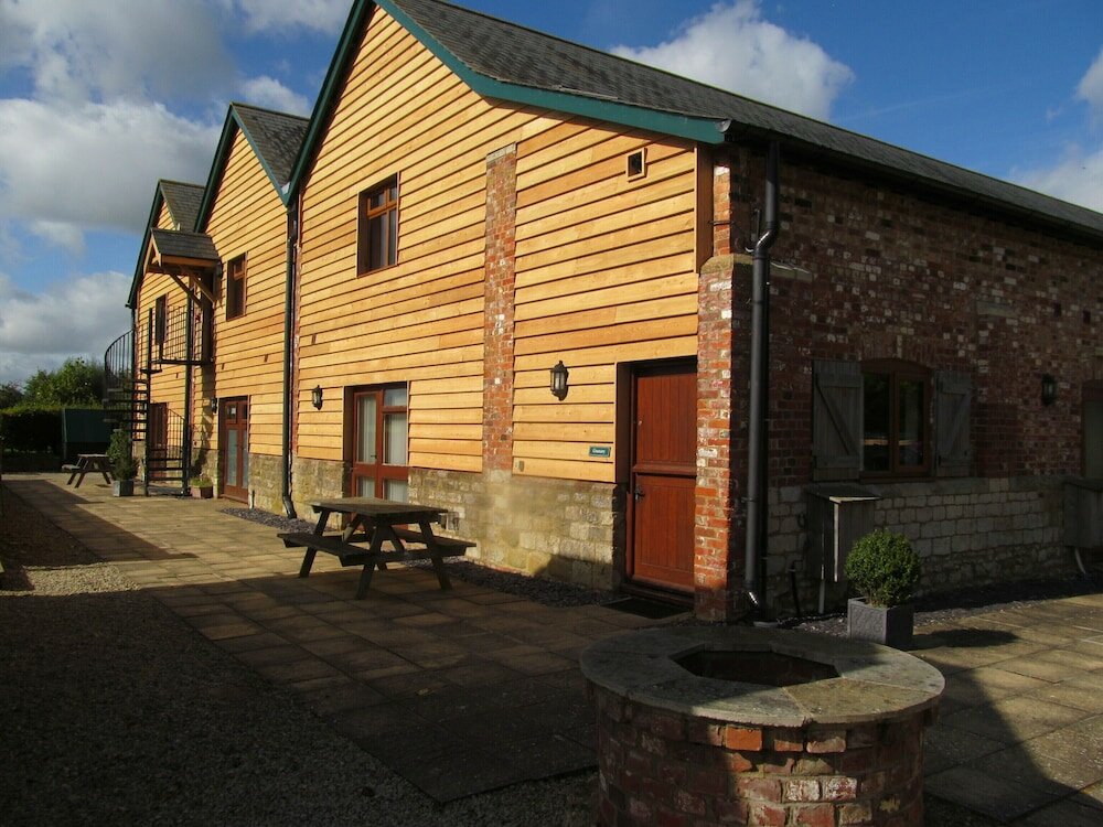 Cottage The Victorian Barn, Self-Catering Holidays with Pool and Hot Tubs, Dorset