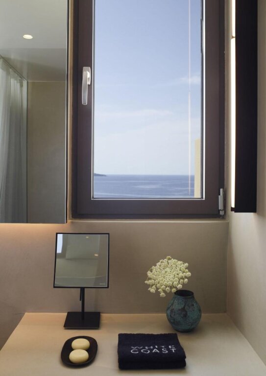 Suite Superior con vista a la piscina White Coast Pool Suites Small Luxury Hotels
