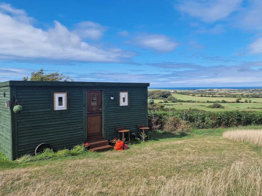 Camera Standard Stunning 1-bed Shepherd hut in Holyhead
