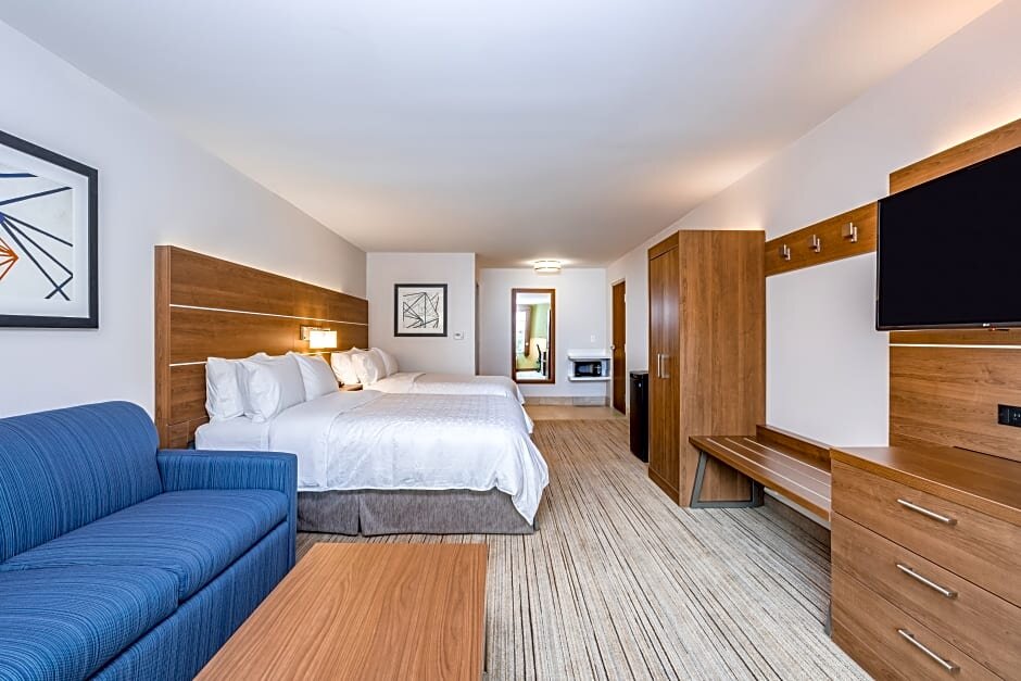 Двухместный люкс Holiday Inn Express & Suites Elkhart North, an IHG Hotel