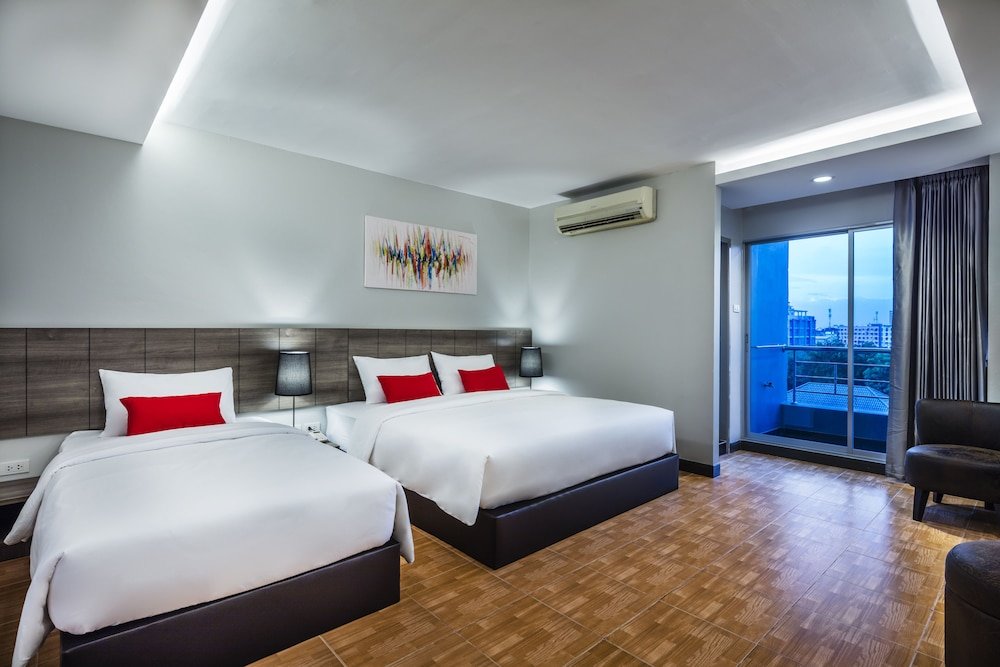 Standard Family room with balcony Livotel Hotel Hua Mak Bangkok