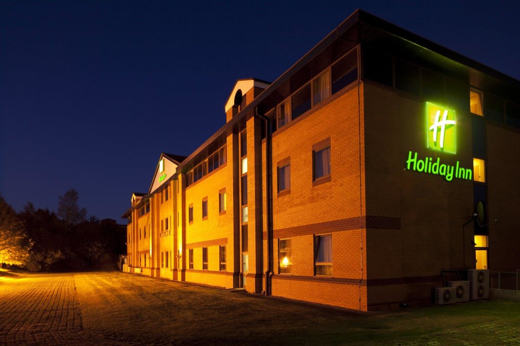 Кровать в общем номере Holiday Inn Leamington Spa - Warwick, an IHG Hotel