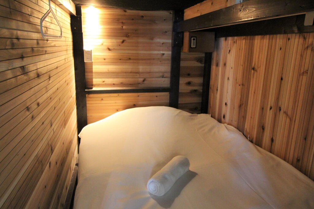 Кровать в общем номере Nerarel Hostel Namba