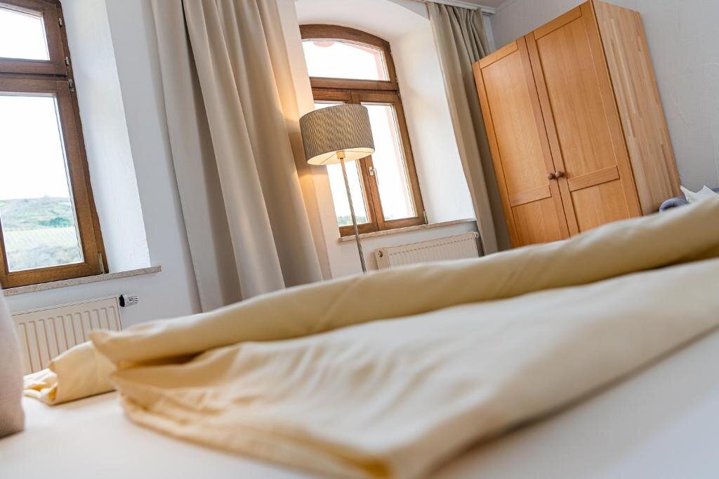 Standard Doppel Zimmer mit Flussblick Hotel- Weingut- Moselloreley