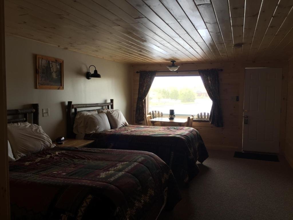 Двухместный номер Standard с балконом Pine Knoll Hotel Lakeside Lodge & Cabin