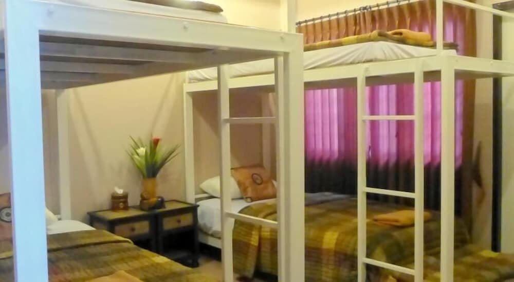 Кровать в общем номере Teeraya Boutique Guesthouse - Hostel