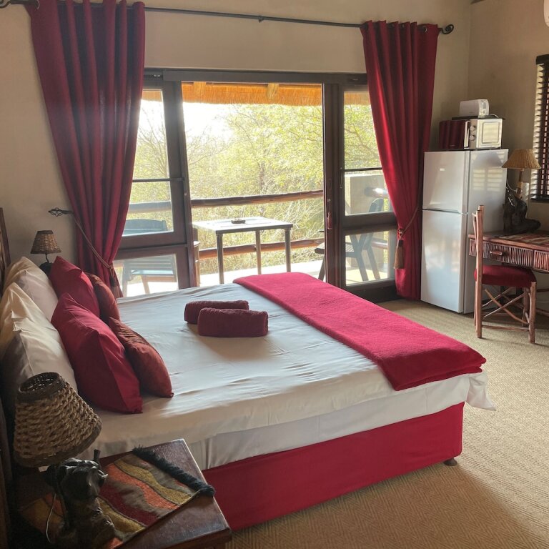 Двухместный номер Standard c 1 комнатой с балконом и с видом на реку Bushwise Safari Lodge Kruger Park