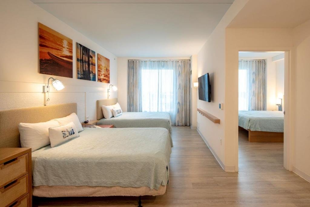 Люкс с 2 комнатами с видом на бассейн Universal’s Endless Summer Resort - Dockside Inn and Suites
