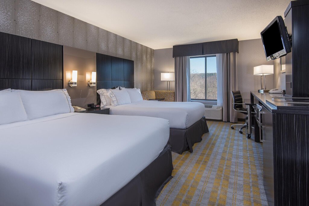 Четырёхместный номер Standard Holiday Inn Express & Suites Cooperstown, an IHG Hotel