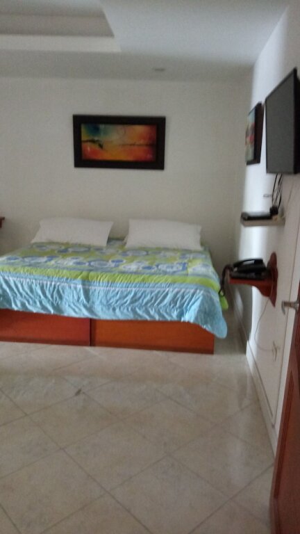 Кровать в общем номере Hotel Mary plaza